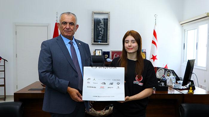 Milli Eğitim Bakanı Nazım Çavuşoğlu'ndan Özgül Çetin'e Tebrik